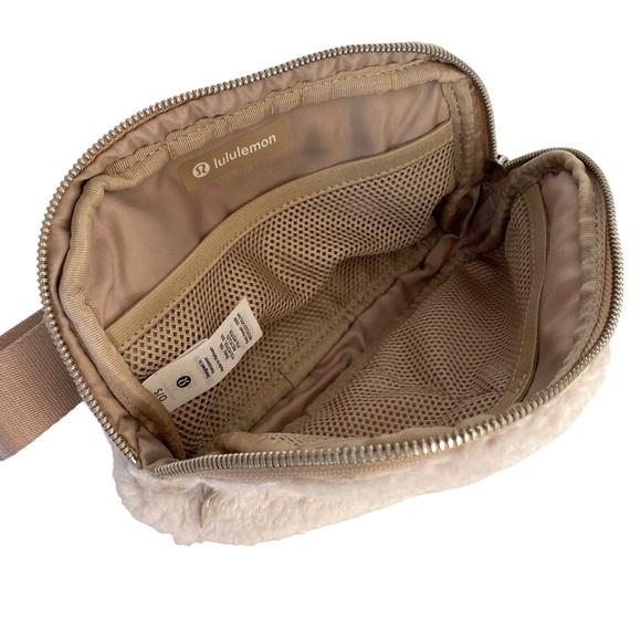 Lululemon Everywhere Belt Bag Fleece - Picture 7 of 8